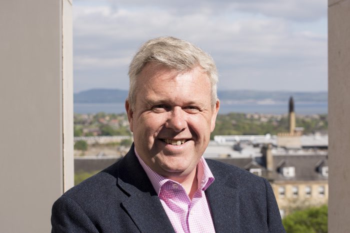 The chief executive of Scottish Golf, Andrew McKinlay, has resigned after two years in post, due to ‘the impact of Covid-19’. thegolfbusiness.co.uk/2020/04/scotti…