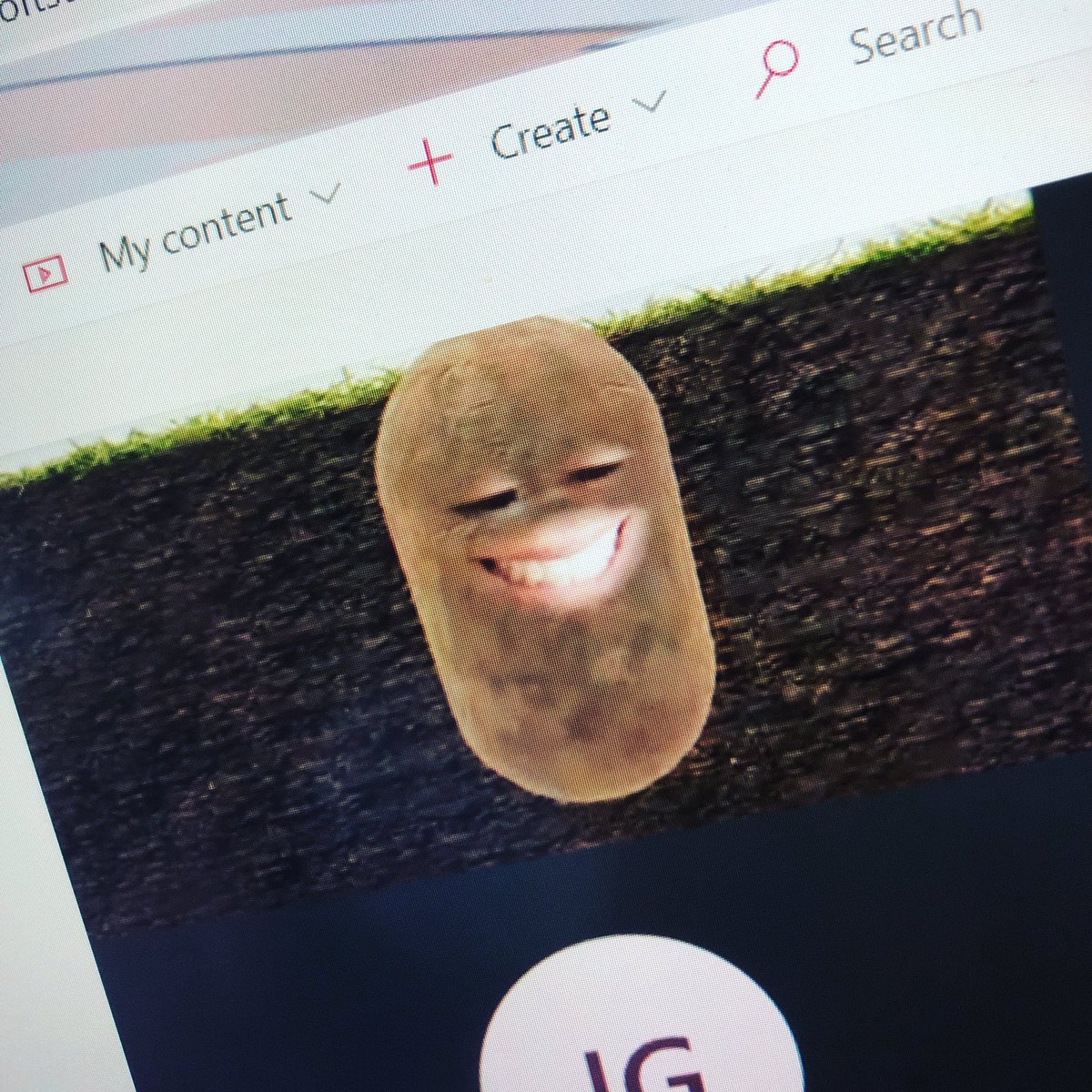 MsNamasTECH's tweet photo. I did it!!! Here was my #spudstitute teacher today! ๐ฉ๐ฝโ๐ป๐ฅ Iโm so #punny ๐ The kids loved her and got a real laugh during class today. @browardschools @MicrosoftTeams @McNicolHawks @reimagine_bcps #punnyjokes #teacherlife #FUNdamentalsofLearning https://t.co/Hb4muZ6YVH