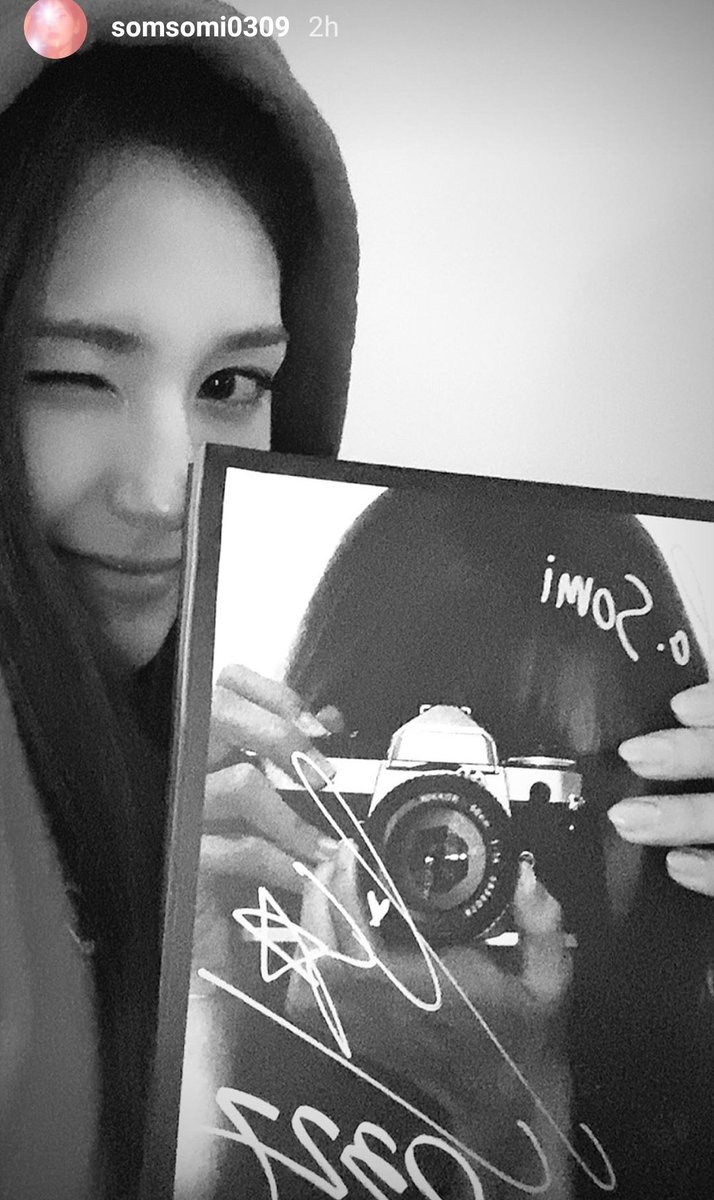 somi with lisa's signed photobook wishing her happy birthday