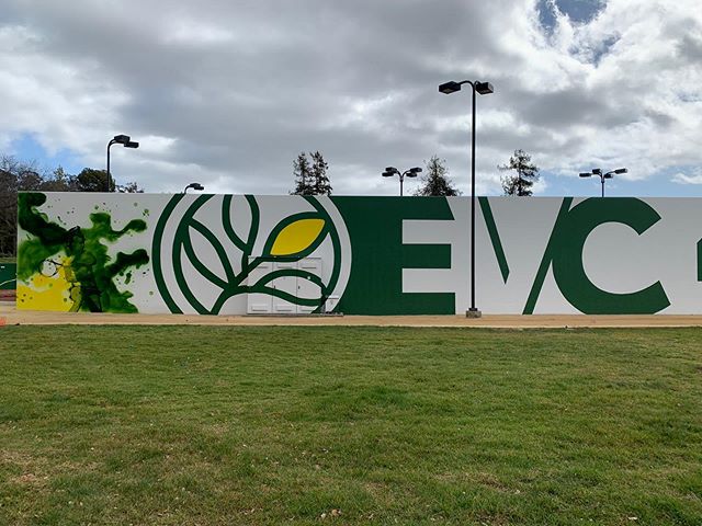 LocalColorSJ's tweet photo. Two completed murals at Evergreen Valley College by John Barrick (@sharperthanany ) back in March! 🤸 Real students at EVC were used to reference the figures painted 🤓 Thanks John! #localcolorsj #evergreenvalleycollege https://t.co/UkR8OocLDP
