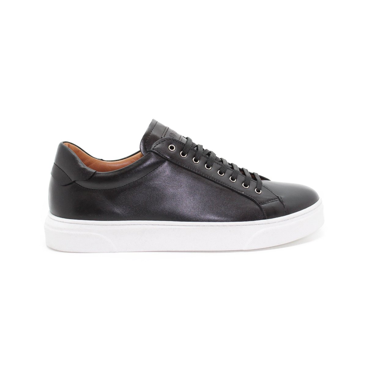 UmberShoes's tweet photo. Nuestro clásico modelo de sneaker, perfecto para cualquier ocasión.

Descubre este modelo y muchos más en la web 💻

•
•

Our classic sneaker model, perfect for every moment.

Discover this model and many more at website 💻

#stayathome #quedateencasa #UmberShoes #Umber #shoes https://t.co/gkg0mtqfXi