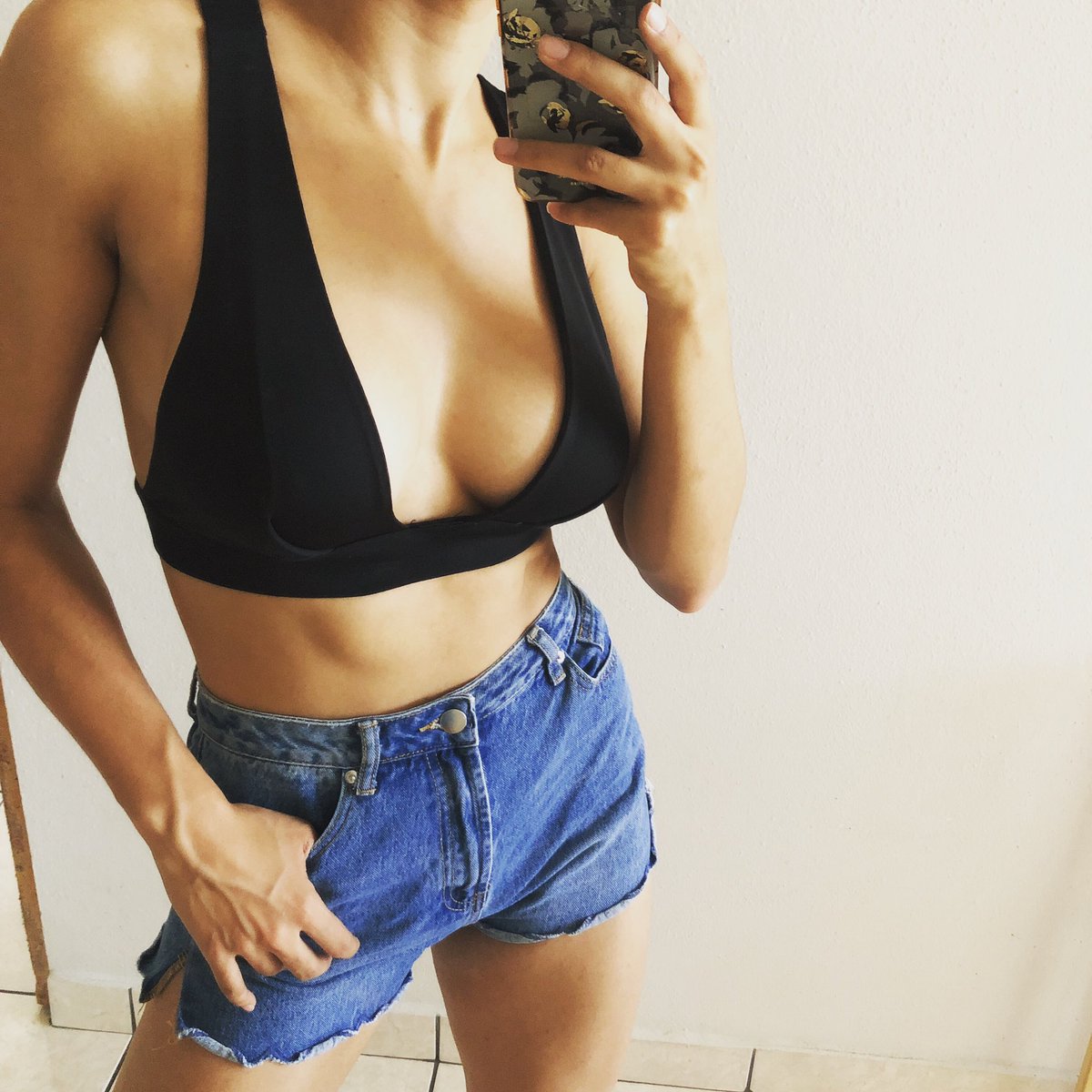 TGirlshop's tweet photo. Todos estos outfits los encuentras en Girlshop! Chequea nuestros stories en IG @thegirlshop_ppp. 
.
.
#girlshop #mayaguez #shoplocal #secondhand #thriftshop #online https://t.co/KYOrJJrfPK