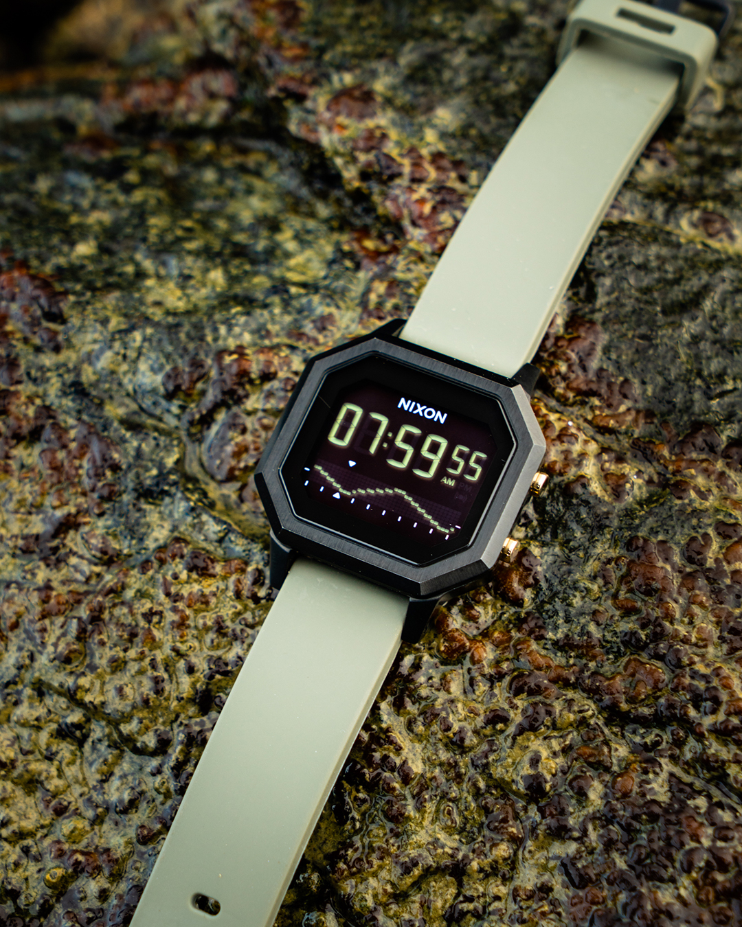 Nixon the deals siren ss