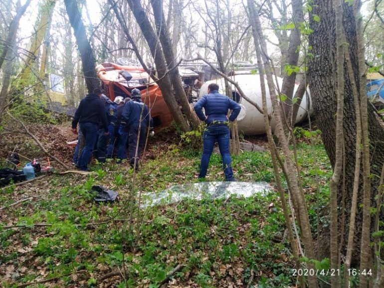В Белогорском районе опрокинулась бетономешалка firstregion.ru/news/sport/904…

В 14 часов 21 апреля в службу спасения поступило сообщение о ДТП на грунтовой дороге в селе Баланово Белогорского района с участием одного автомобиля «КАМАЗ». По предварительным данным имеется пострадавши...