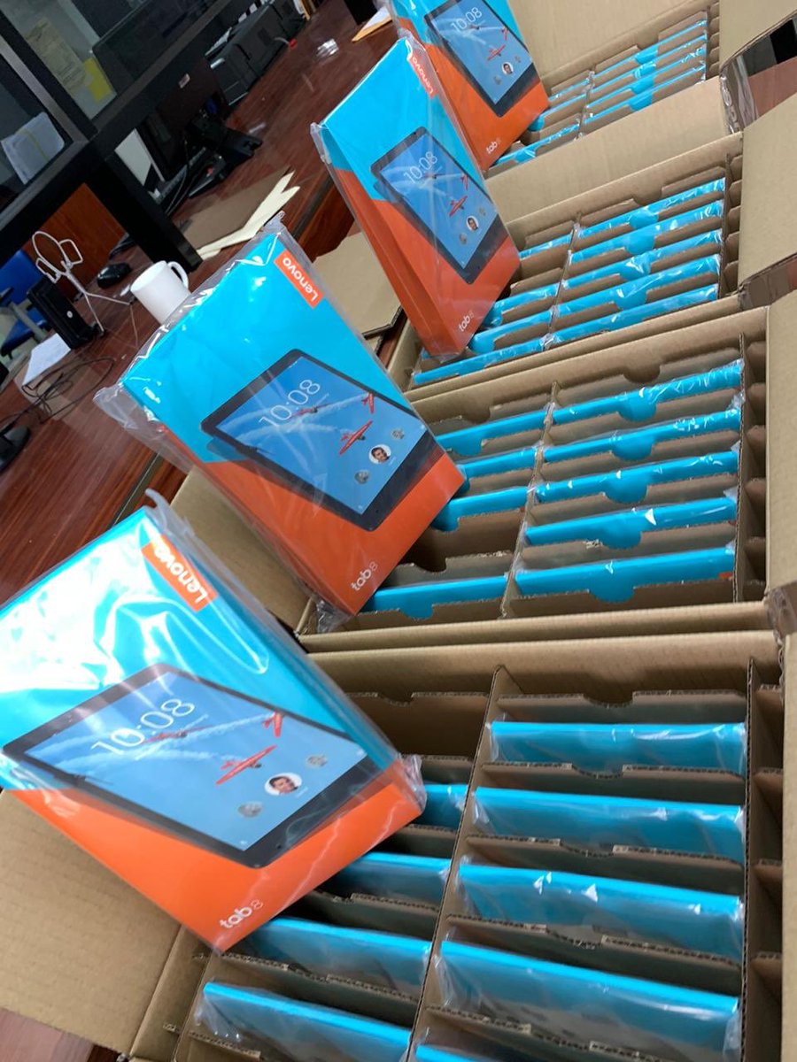 CynthiaViteri6's tweet photo. A través de @DASEAlcaldiaGye, entregamos 40 tablets al Hospital Teodoro Maldonado del IESS. Ofrecemos a los pacientes la oportunidad de poder comunicarse con sus familias, evitando el riesgo de contagio y levantando el ánimo durante su recuperación. https://t.co/kTQ3VltRFw