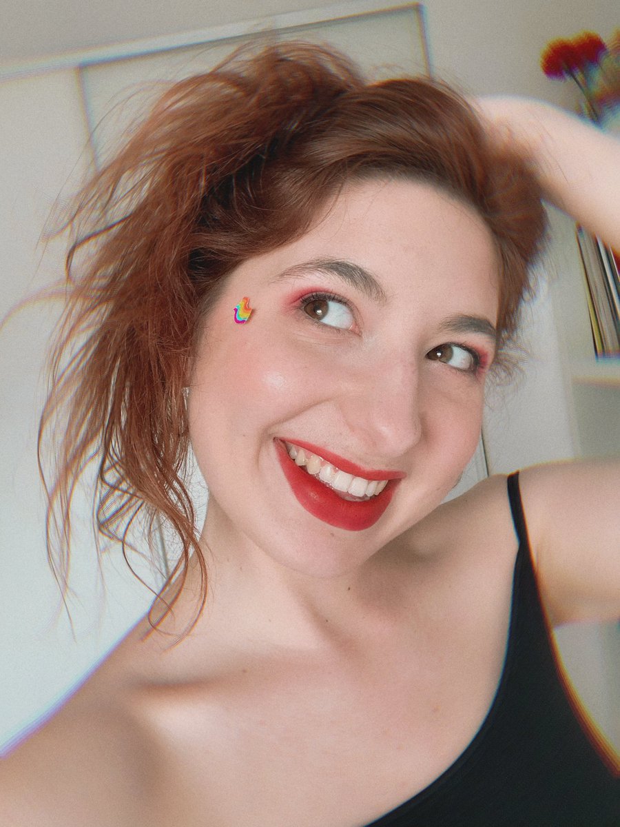 RomaneMassard's tweet photo. @feministgayry PROUD AND LOUD 🏳️‍🌈#lesbianvisibilityweek https://t.co/8rWqZnLN1H