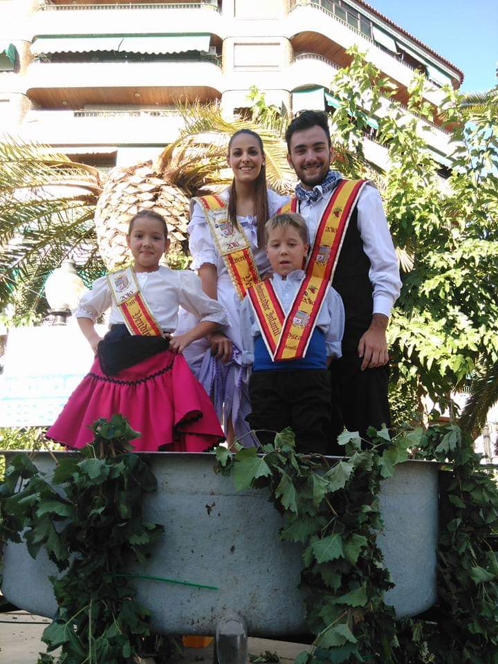 -En la 45 edición de la fiesta de la vendimia nuestros vendimiadores fueron. 🍇🍷❤
-Vendimiadores Mayores:
Lorena Carrión Fernández. 
Antonio Melgarejo María. 
-Vendimiadores Infantiles:
Paqui Muñoz Tomás. 
Óscar Martínez Falcón.