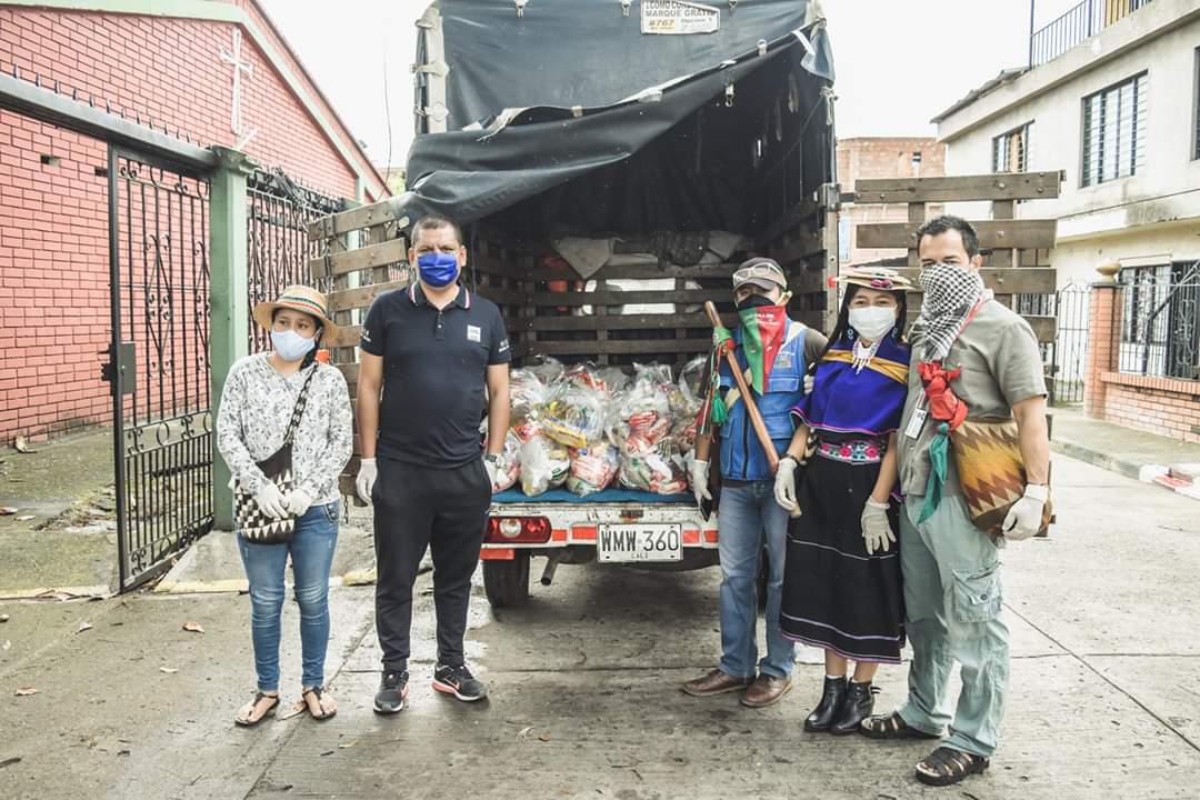 CasaFractalCali's tweet photo. Hemos caminado la palabra de la solidaridad y aprendido con las comunidades, siendo comunidad. Más de 200 familias de la ladera y comunidades indígenas fueron apoyadas en las primeras semanas de la #MingaSolidaria 
📞Infórmate y dona: 305 742 8199
  Nequi  317 269 3234 https://t.co/eTytBpIbbJ