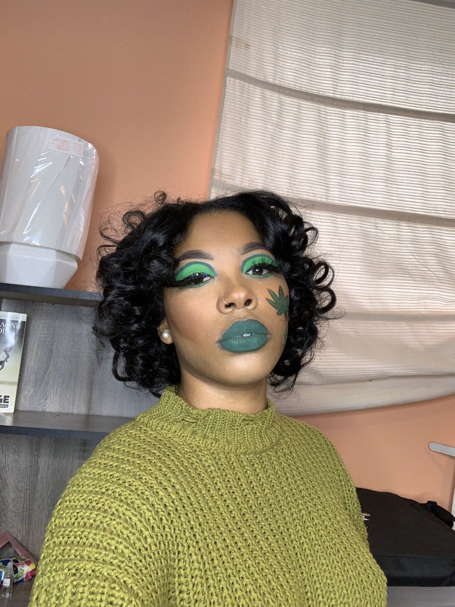 Created this look yesterday for all my 420 Stoners🍃💚 
•
BOOK WITH ME💋 
For all of your hair & makeup needs
#DCMakeupArtist #DMVMakeupArtist
 #202MakeupArtist #301MakeupArtist #maybelline #loreal #foundation #concealer #undiscovered_mua #420makeup #makeupforblackwomen