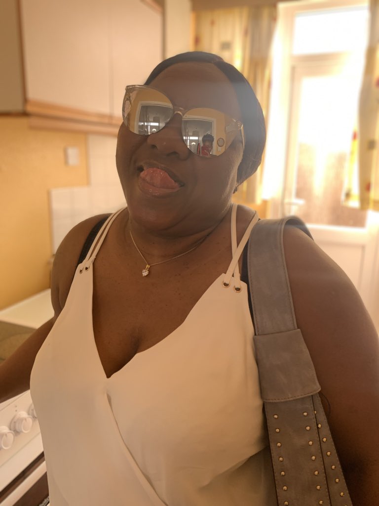 __MsBuhle_'s tweet photo. 01.07.1964 - 18.04.2020 🥺❤️🕊 Angel to the skies who dedicated her life to saving the lives of others. This global pandemic may have taken you but you still remain within us❤️ robala ka kgotso mama🌍 a fallen hero - Shero #StayAtHome insta: __.msb._ https://t.co/WFuX2w6oew
