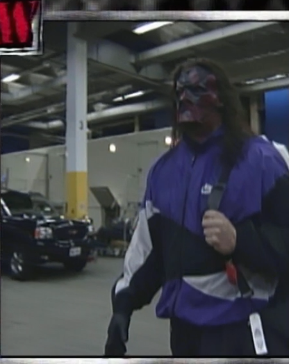 Big Man's brother Glenn got in on the act also. Kane arriving to the arena in Harchester United's training kit was something you just didnt expect in the build up to WWF In Your House Judgement Day. This is a man where it was newsworthy if he put another sleeve on his red jumper.