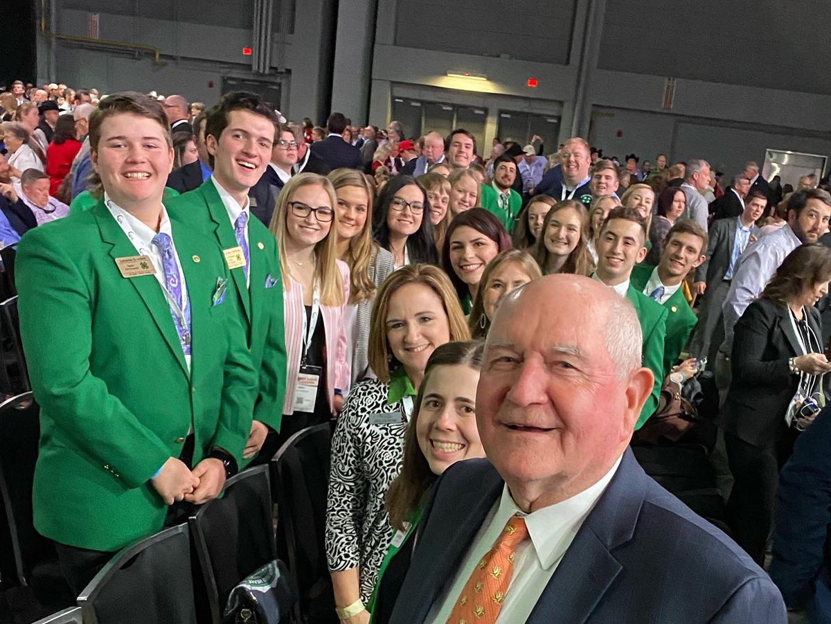 Arkansas4H's tweet photo. Arkansas 4-H is home to some of the top leaders in the whole state! Our #AR4HStateOfficers & #AR4HAmbassadors represent the program on county, state, & national levels! Not to mention all of the county teen leaders, Teen Stars, camp counselors, & so many more!! #AR4H https://t.co/Lukye5Y4d7