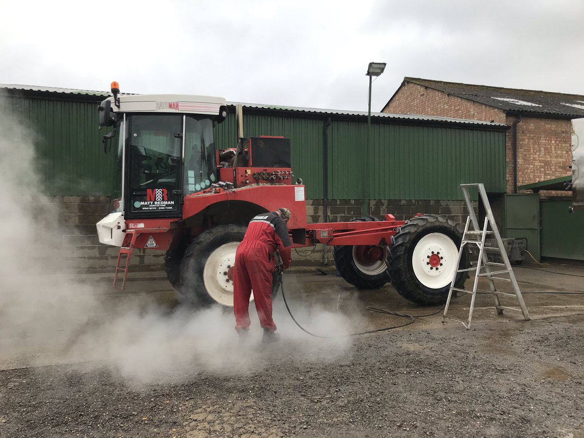 mattredmanag's tweet photo. In between its spring workload, Bateman no1 has been receiving some serious TLC recently to ensure it continues to offer reliable service in future. 

No2 has been busy on liquid fertiliser and spring spraying for the past couple of weeks

 @Batemansprayers https://t.co/C71rZ5wekH