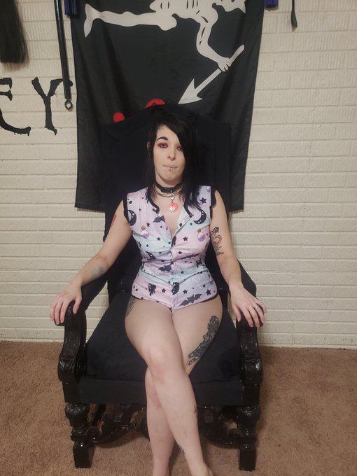 I am chilling playing #BOTW, come on in to my https://t.co/edvw88tOvA and possibly get your self a naughty<a href="/tag/botw"class="tags">#BOTW</a><a href="/tag/tuesdayvibes"class="tags"><span>#tuesdayvibes</span></a><a href="/tag/gamergirl"class="tags"><span>#gamergirl</span></a><a href="/tag/camgirl"class="tags"><span>#camgirl</span></a><a href="/tag/chaturbate"class="tags"><span>#chaturbate</span></a>