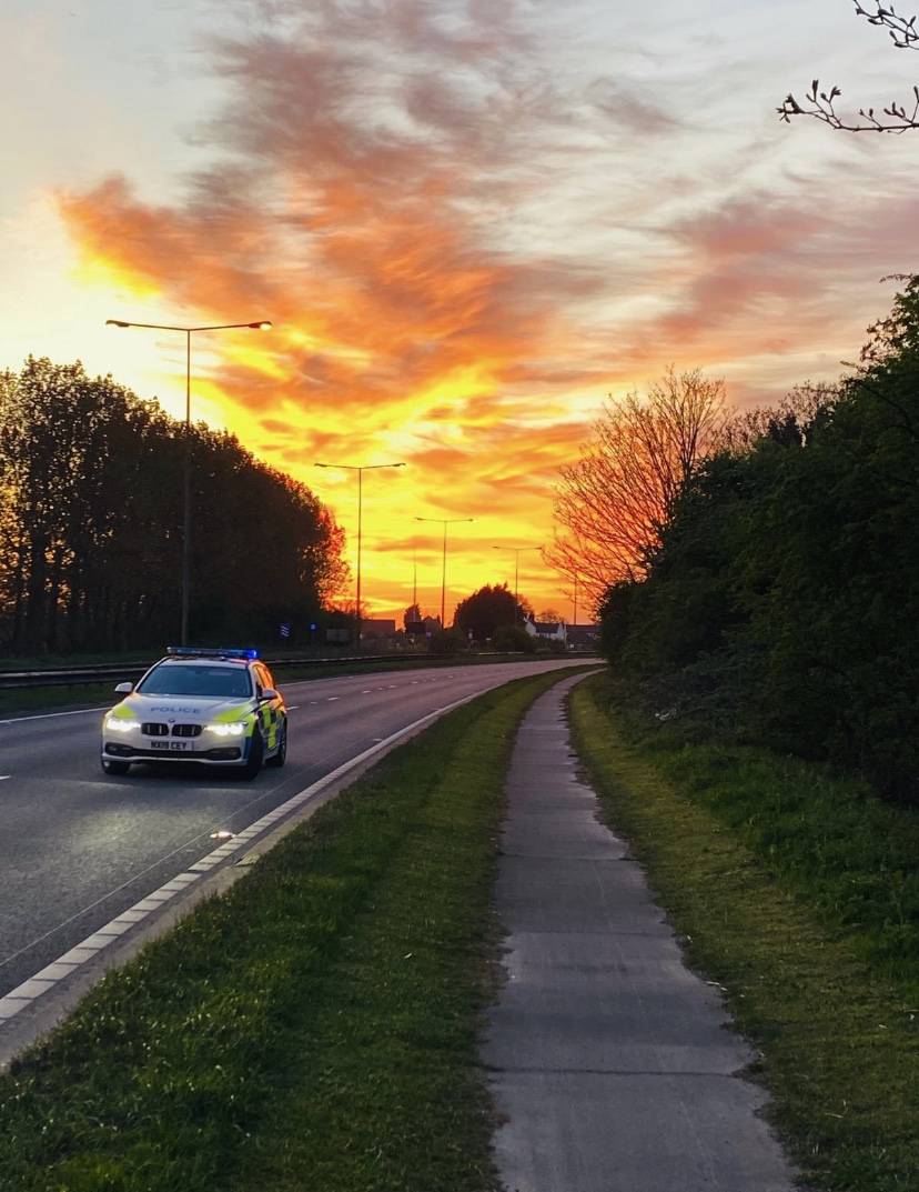 HumberbeatERYS's tweet photo. Lovely view of the sky above a clear A63, witnessed by our traffic team, who are keeping our roads safe #shoutouttomothernature #itsgoingdownforreal #sunsetleadstosunrise #somethingyoucanviewathome #humbersidepolice #roadsafety https://t.co/OkCsxuaQrx