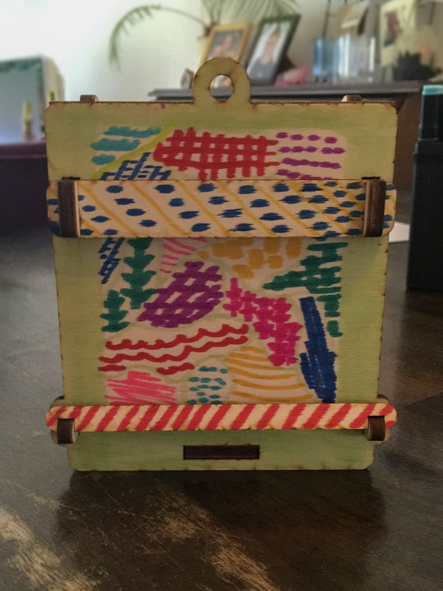 Continium's tweet image. 🐦🏆 De eerste foto's van gepimpte scienceboxen komen binnen! Zoals dit vogelhuisje van Noor uit Utrecht. Compleet met behang, voor de stijlvolle pimpelmees! #Museumkids #Museum