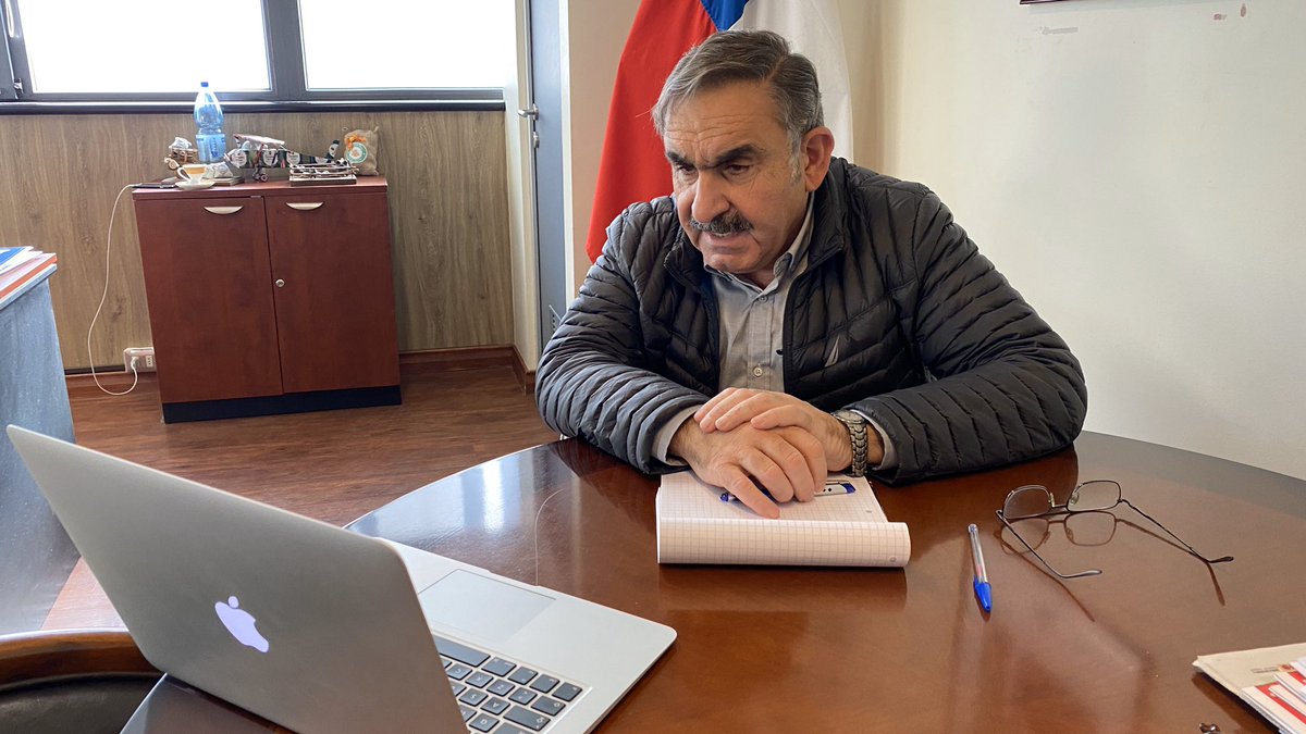 El intendente <a href="/ManoliNazal/">Víctor Manuel Manoli Nazal</a> sostiene videoconferencia con alcalde de #Victoria luego que se detectara un brote de COVID-19 en dicha comuna. Durante la mañana, la máxima autoridad solicitó al Servicio de Salud que se traslade hasta la comuna para adoptar medidas de seguridad
