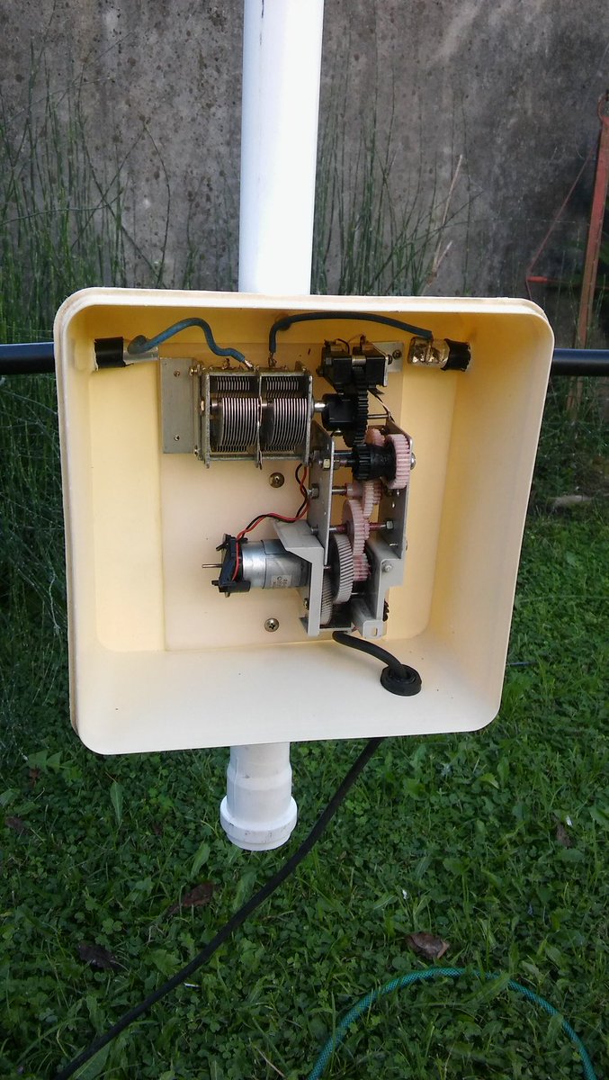 LU1DA1's tweet image. It&apos;s growing up
#magloop #hamradio #homebrew 
#sdrplay @LU4DQ