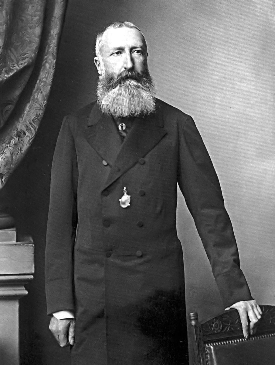Leopold II ( 1835-1909 ), roi de la Belgique et du Congo Belge. Le bilan de son règne ? : 10 millions de morts au Congo. Un des plus grands crime contre l’Humanité, mais malheureusement peu ou pas présent dans nos livres scolaires.