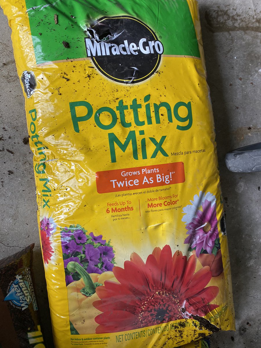FishkindJason's tweet photo. Hey @HDCares — i ordered a whole bunch of items that arrived today via express delivery, but one item was clearly used bc it was rusted and bent, and another was a bag of soil with several opened rips. Can you help get me replacements? Thanks! https://t.co/ojitc7H427