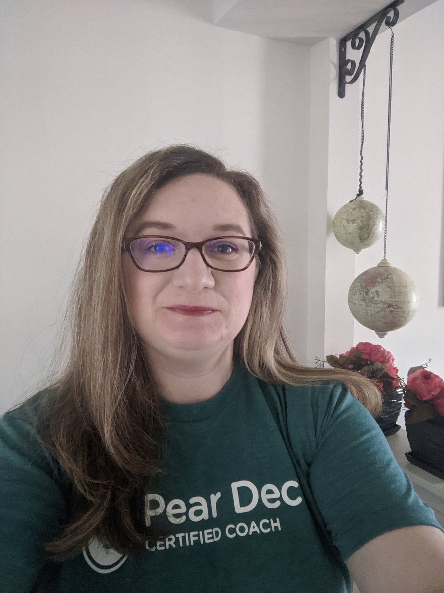 MsPriesterEDU's tweet image. Officially a @PearDeck certified coach! Thanks @RisaPearDeck and @RobertPearDeck for today&apos;s training and patience during some tech issues! #techbadge #techcoach