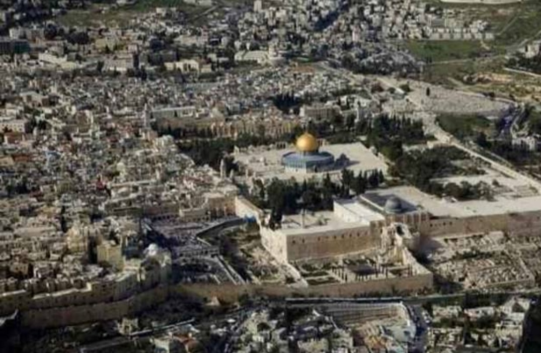 Abuhudzaifah82's tweet photo. #القدس_قضيتي بل أكثر من مجرد قضية
Quds, urusan ku, bahkan lebih dari itu ❗️

Quds ruh hidup-ku❗️ Quds detak jantung-ku ❗️ Quds helaan nafas-ku ❗️ Quds denyut nadi-ku❗️ https://t.co/5kGoM3vN8L