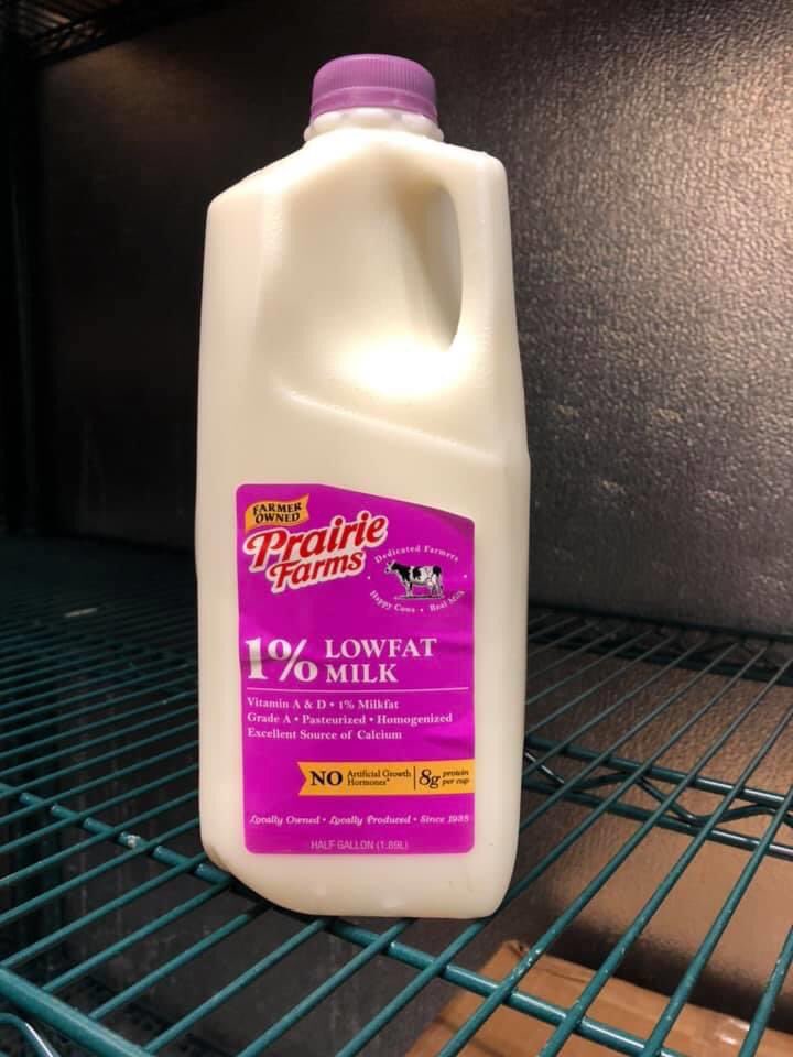 MetcalfeSchools's tweet photo. 17,430 meals... that’s 1,245 kids getting breakfast, lunch, and a half-gallon jug of milk for the next week! Thank you to our cafeteria staff, bus drivers, volunteers, and Prairie Farms for making sure our students have food on the table! #TogetherMetcalfe
#TeamKentucky #LLOTL https://t.co/74WKdnJdLH