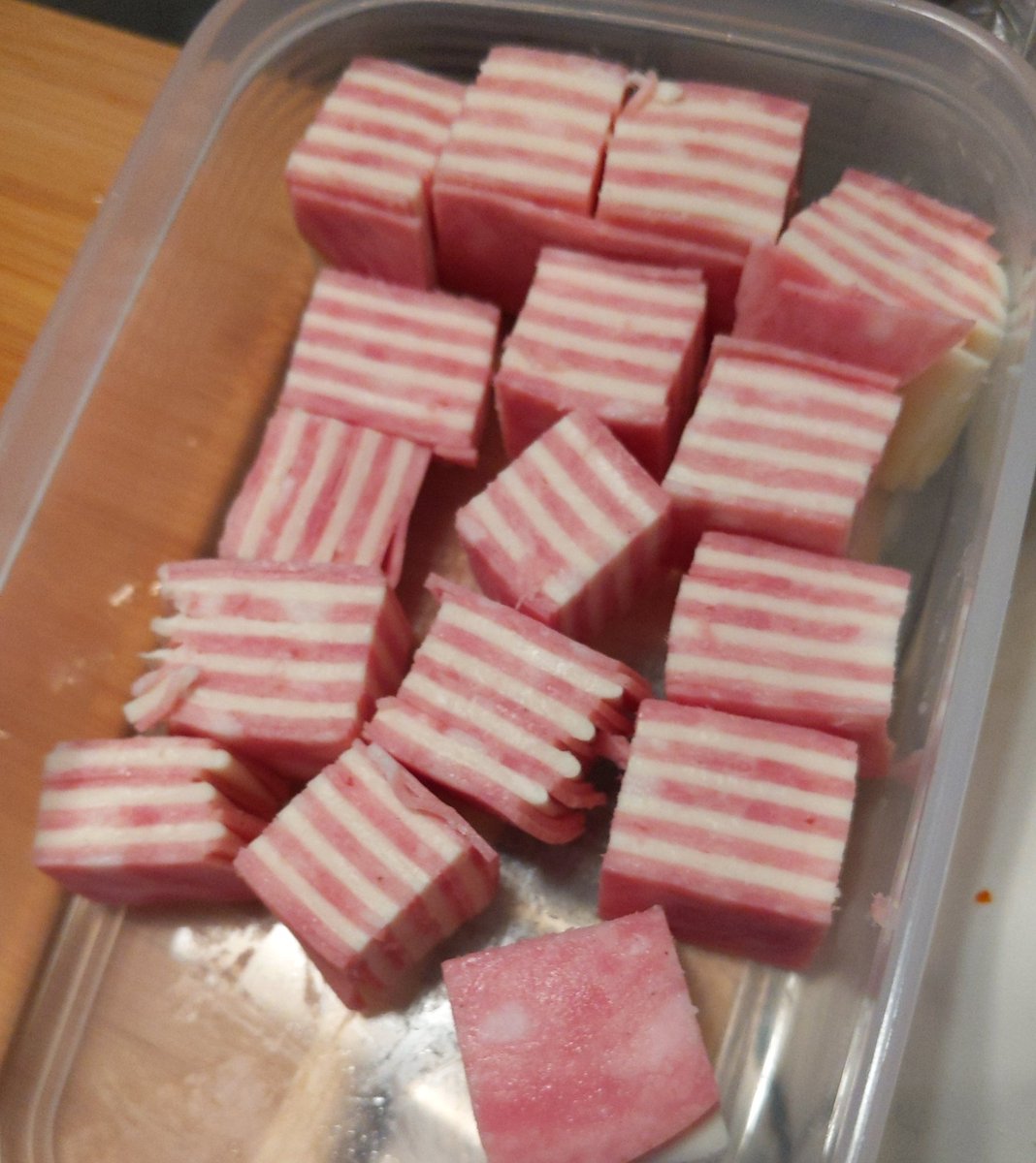 เห็นในทวีตเมื่อวานลองเอาไปทำตาม 
กับแกล้มเบียร์ชัดๆ  (แต่เราไม่ดื่มเลยได้มากินเล่นแทน)