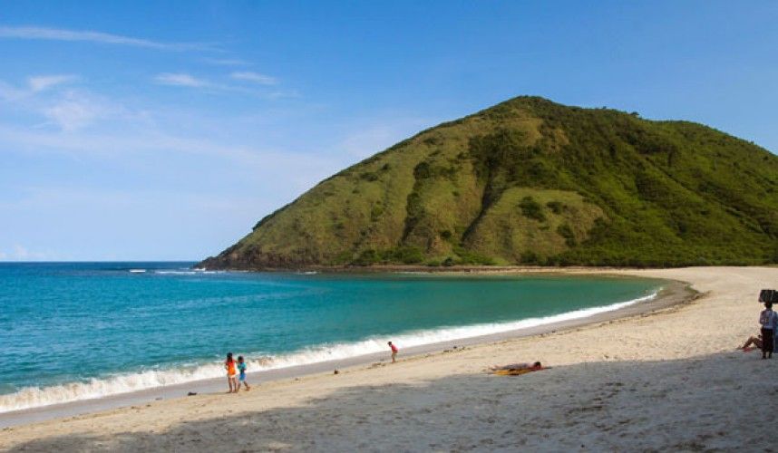 gogonesia's tweet photo. Pulau Sumbawa terletak di timur Bali dan Lombok, memang tidak setenar keduanya namun pulau ini layak dikunjungi. Yang unik dari pulau ini adalah ombak besar dengan pantai pasir putih dan kebudayaan masyarakat lokalnya yang masih terjaga https://t.co/pB4E2zpCol

#sumbawa https://t.co/HKs1Suc8ND