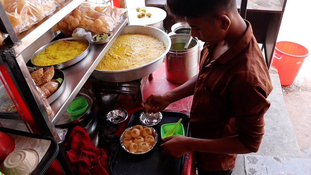 mumziesandpapa's tweet photo. Check out the latest #AuthenticIndia video. Papa &amp; @Pdwivedi04 visit Golconda Fort in Hyderabad, eat his mother's homemade Indian breakfast, and try Pani Puri at Chaat Corner.  #IndiCurious 

https://t.co/6OooLMT2r8 https://t.co/hIqrvi0eef