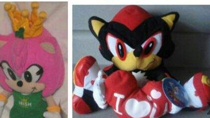 SonicBootleg's tweet photo. SURPRISINGLY OFFICIAL
These are Toy Network Sonic plushes which were released only for arcades and carnivals. While the "normal" plushes do look pretty bad, there are also variant plushes that somehow look even stranger and more unofficial. https://t.co/myRfQJHZRc