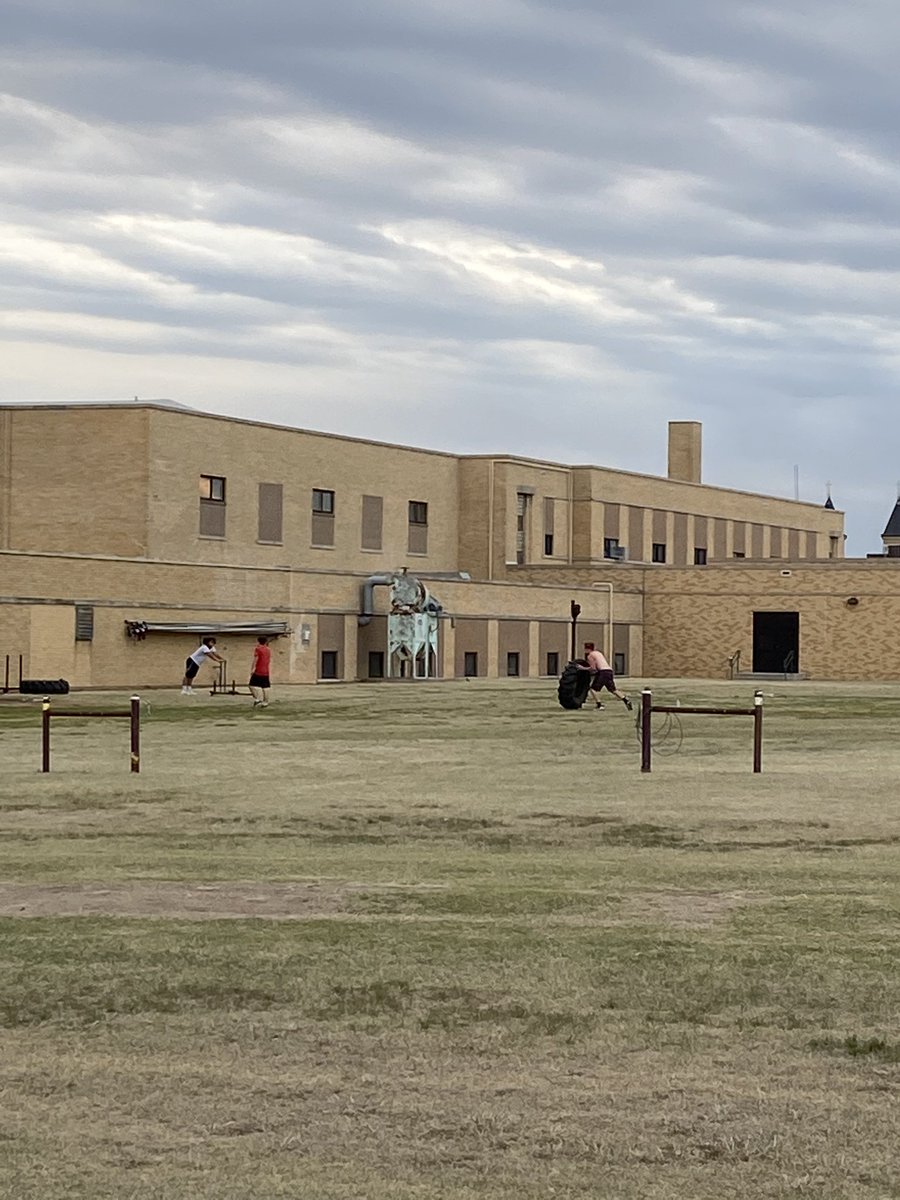 Took the dogs on a run with my wife and I see @Nate71189430 <a href="/chi67640/">Malachi Wilhelm</a> <a href="/JayvonPruitt33/">Jayvon Pruitt</a> putting in work this evening again. Is it Fall yet?!?! 🏈🍂🌟⚔️