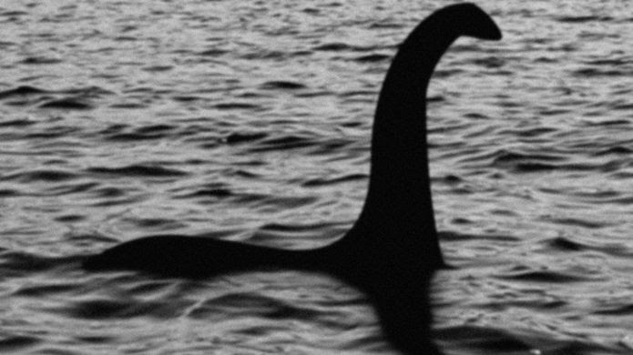 canal10durango's tweet photo. #EnLaHistoria | 21 de Abril 1934. 📸 Es tomada la famosa fotografía del Mounstro Del Lago Ness.
Fue considerada en su momento, y por muchos años, prueba de la existencia de 🐲 Nessie.
En la actualidad ha quedado con un verdadero mito sin comprobar.
#ConociendoMas https://t.co/GsSNiN0t1r