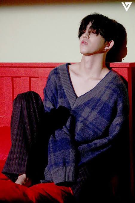 COLLARBONE Uhmm...
