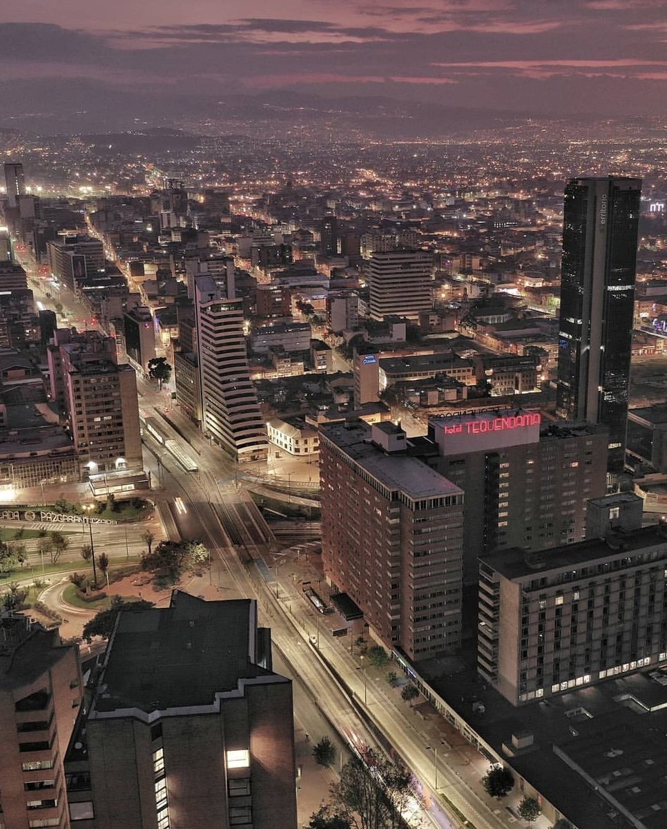 sxbversivx's tweet photo. A lo bien que Bogotá es muy linda parce. https://t.co/Plr3gWIIgl