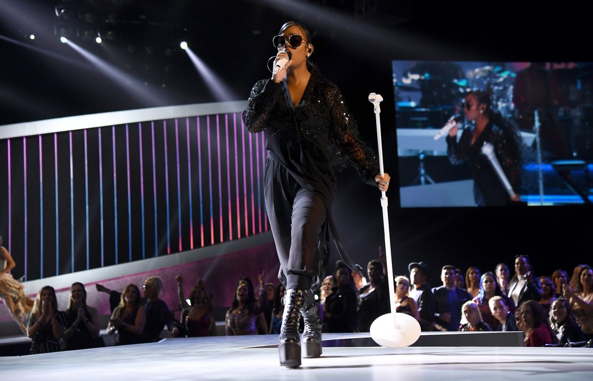 RecordingAcad's tweet image. 💜🎵 @HERMusicx singing another iconic song from the GRAMMY-winning 'Purple Rain' soundtrack, "The Beautiful Ones." #GRAMMYSalutePrince