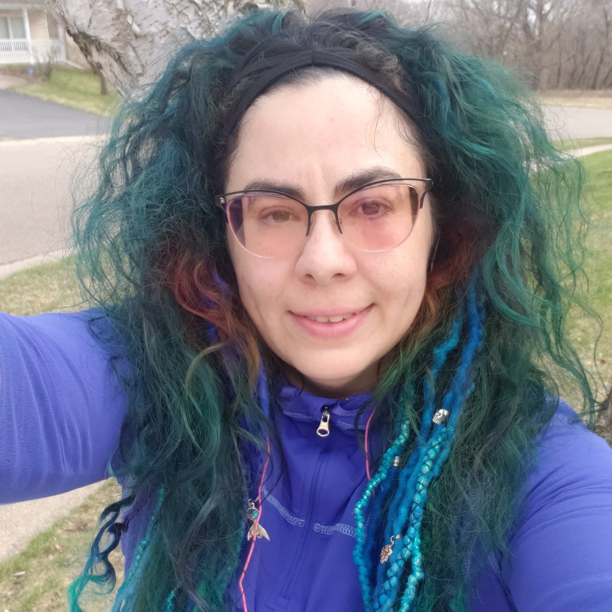 KGullic's tweet photo. Needed a little endorphin rush today..dont mind my crazy curls...😅

#AsthmaticRunner #HappyRunner #ComicConFit #MermaidHair #PartialDreads https://t.co/pJ0P2dGV6H
