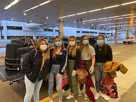 CareerDeanIntl's tweet photo. We appreciate all of our host organizations that care deeply about our participants safety and well-being during the COVID-19 pandemic. Thank you Chef Dominique for providing our participants with gloves and masks so they can stay protected while traveling back home! ✈️  #j1visa https://t.co/R82Ym5MvHx