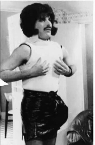 AimiM83's tweet image. Bit late but this weeks #checkemtuesday for @coppafeelpeople is brought to you by My fave Freddie.  He loved boobs (believe it or not!) and you should love your boobs, chest, pecs etc too 💜 Checking your boobs once per month could help save your life. #coppafeel #boobs