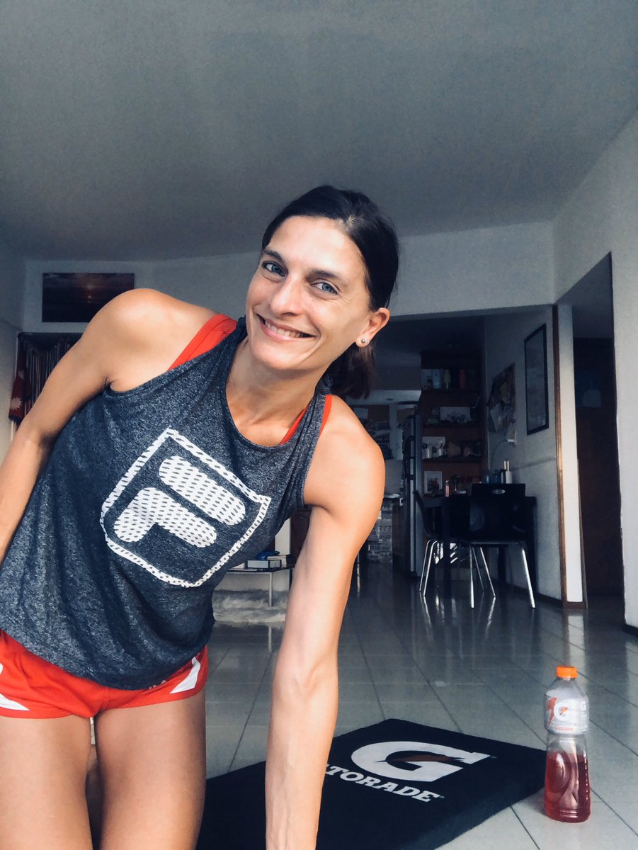 CarolinaRossiOk's tweet photo. Gracias @GatoradeARG x acompañarme en todas ❤️😊💥 👉 #yoentrenoencasa #entrenaencasa #aerorunning #winfromwithin #esascosasquemeencantan #ejercicioencasa https://t.co/qCbmqkWKY4