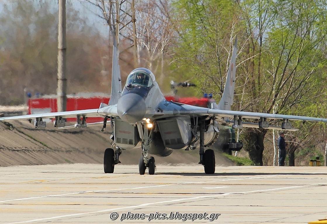 Stam_A337's tweet photo. 🇧🇬 Bulgarian Air Force
✈️MiG-29A Fulcrum, 🆔s/n 16, c/n 2960526322/3715
🏬Graf Ignatievo AB, 📆March 17, 2014
#BuAF #BulgarianAF #MiG29A #Fulcrum #GrafIgnatievoAB #MikoyanGurevich #avgeek #canonphotography https://t.co/H7XT0gKoaa