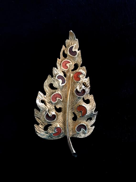 HolyCatsVintage's tweet photo. 50s Florenza Large Leaf Brooch, Brushed Gold https://t.co/UHTBakuK3N #jewelry #brooch @EtsyMktgTool #fallleafpin #florenzabrooch https://t.co/eZVKBfXOCr
