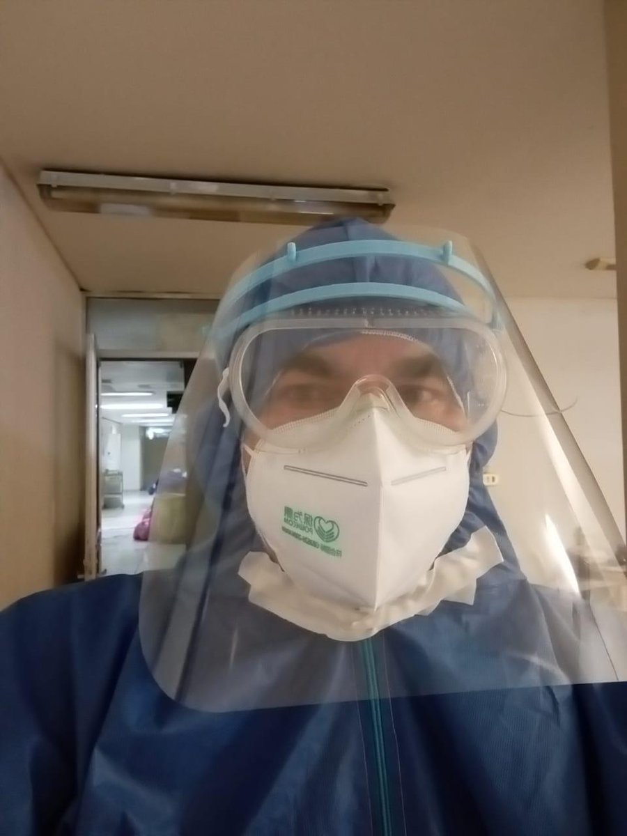 BbyRuuth's tweet photo. Gracias papá pasarás a la historia, me siento tan orgullosa de ti, siempre te he admirado y respetado tan digna profesión, tu familia te apoya. 👨‍👩‍👧‍👧👨‍⚕️ #Fase3 #covid_19mexico https://t.co/vNQpgXvFsW