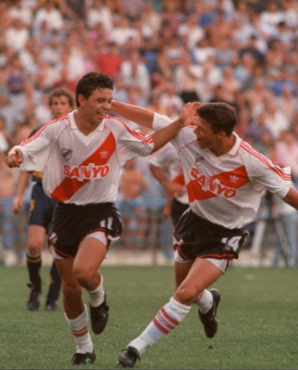 IamAlextremo's tweet photo. Hace algunos ayeres en River Plate. Gallardo y Almeyda 🔥
Foto enviada por @SirEscareno
#AlextremoTV https://t.co/dBNGjH7Vs9
