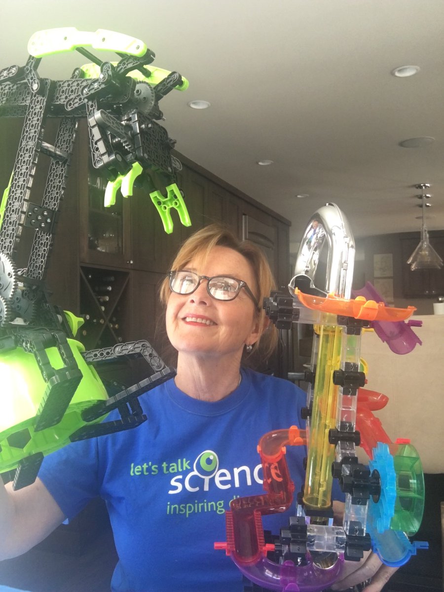 National Volunteer week brings praise and recognition to the heart beat of our country. Amongst so many, thanks to our amazing Let’s Talk Science Volunteers #LTStshirtday. Merci a tous!#PSjourdutshirt