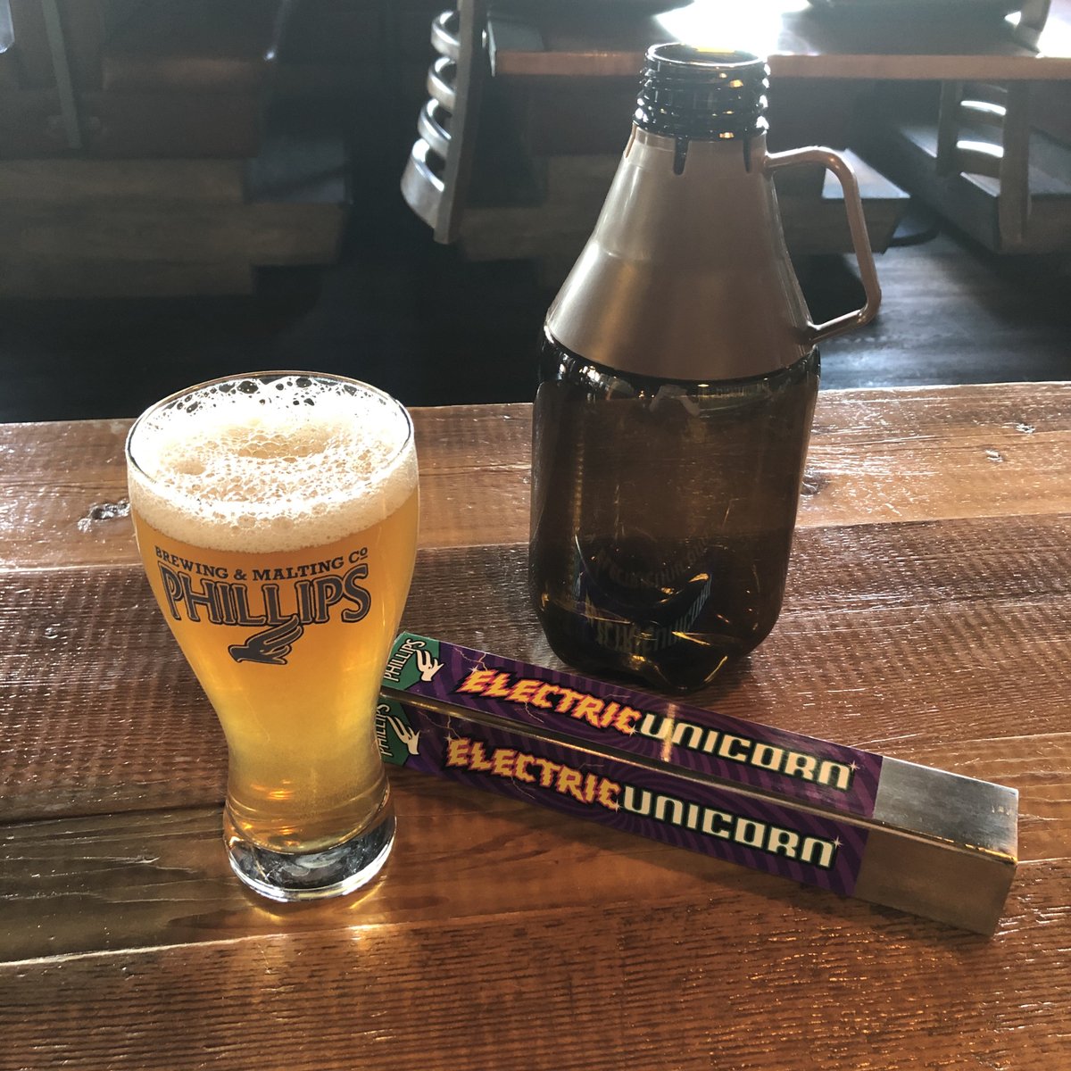 Today’s draft feature is from #Phillips! Fill a growler of their #ElectricUnicorn for only $15 today! Looking for dinner plans? Make a meal out of it! We have our Mojo burgers and fries on for $10 when you order for curbside pickup. Give us a call at 403-329-0123!