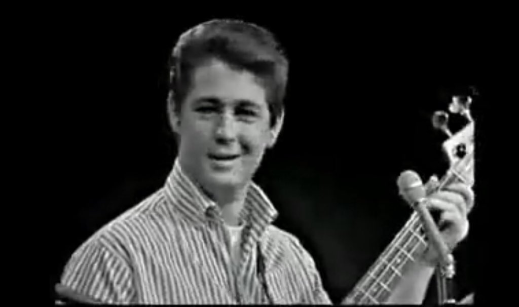 semduvidaband's tweet photo. @StevePerryMusic Had a feeling the bass in the background of your video was a tribute to Brian when he played bass on this beautiful song. https://t.co/PLsttWJk9K