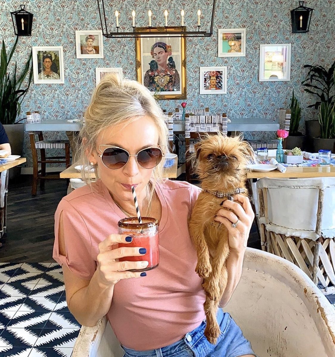 tatechalk's tweet image. Set your 📺🔔 for #SupermarketStakeout on @FoodNetwork Our friend and author Andrea LeTard is on at 10pmEST.