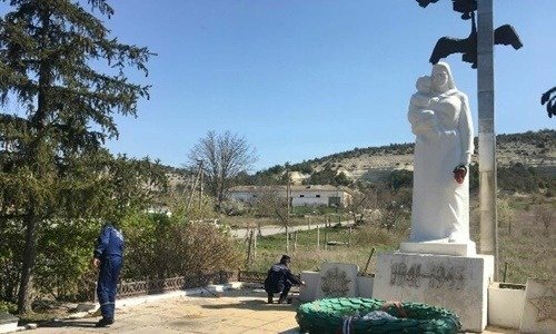 Сотрудники пожарной охраны провели благоустройство мемориала в Бахчисарайском районе firstregion.ru/news/nadzvicha…

Сотрудники ПЧ №112 ГКУ РК «Пожарная охрана Республики Крым» осуществили выезд к мемориалу погибших при обороне и освобождении села Красный Мак (Бахчисарайский район) ...
