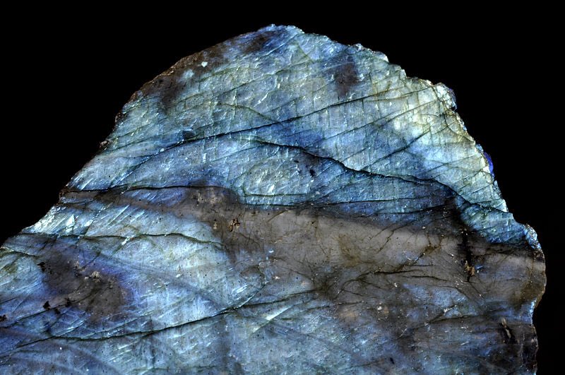  @OmaR7RauL Labradorite, is a feldspar mineral. It can display an iridescent optical effect (or schiller) known as labradorescence!
